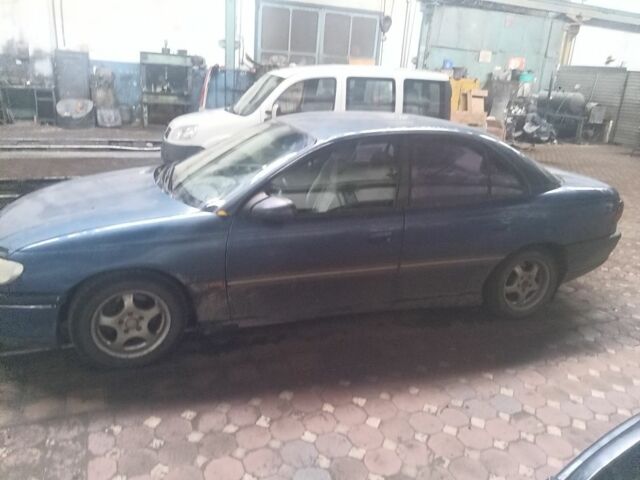 Синій Опель Омега, об'ємом двигуна 2 л та пробігом 335 тис. км за 1500 $, фото 3 на Automoto.ua