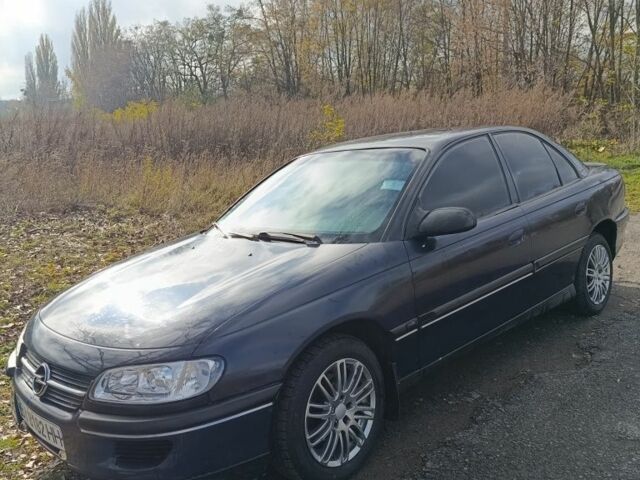 Синий Опель Омега, объемом двигателя 2 л и пробегом 350 тыс. км за 1670 $, фото 1 на Automoto.ua