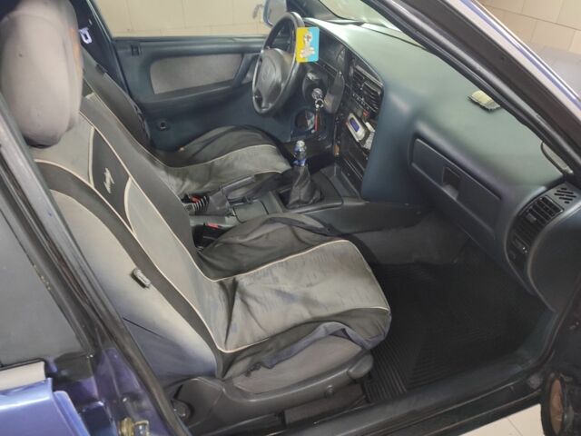 Синий Опель Омега, объемом двигателя 1.8 л и пробегом 250 тыс. км за 999 $, фото 4 на Automoto.ua