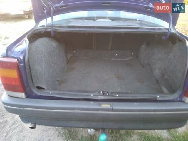 Синий Опель Омега, объемом двигателя 2 л и пробегом 270 тыс. км за 1500 $, фото 10 на Automoto.ua