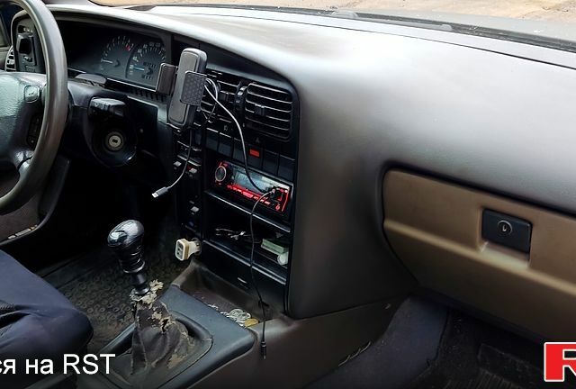 Синій Опель Омега, об'ємом двигуна 1.8 л та пробігом 300 тис. км за 1000 $, фото 8 на Automoto.ua