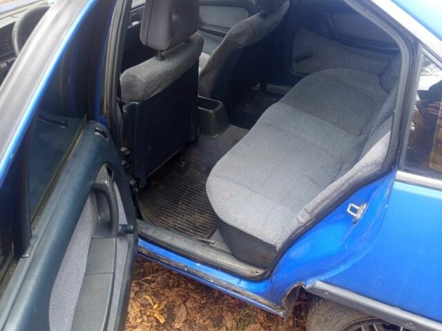 Синий Опель Омега, объемом двигателя 2 л и пробегом 300 тыс. км за 850 $, фото 2 на Automoto.ua