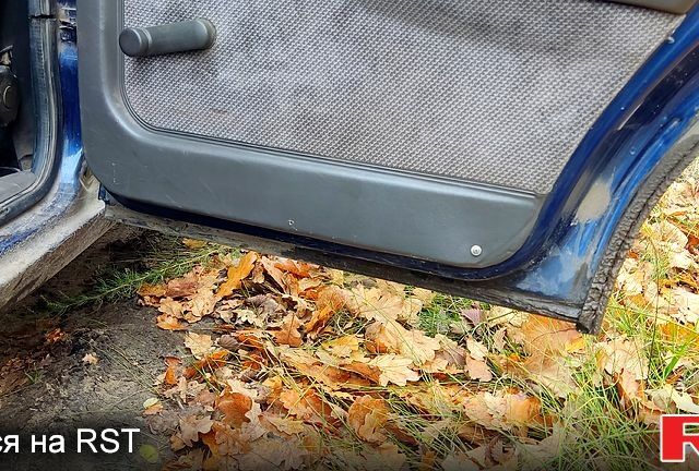 Синій Опель Омега, об'ємом двигуна 1.8 л та пробігом 300 тис. км за 1000 $, фото 6 на Automoto.ua