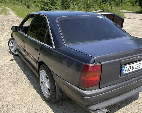Синий Опель Омега, объемом двигателя 2 л и пробегом 302 тыс. км за 1400 $, фото 3 на Automoto.ua