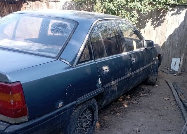 Синій Опель Омега, об'ємом двигуна 2 л та пробігом 290 тис. км за 700 $, фото 1 на Automoto.ua