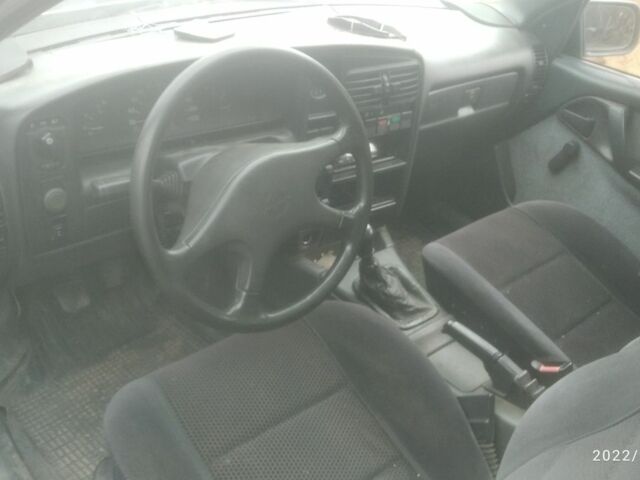 Синій Опель Омега, об'ємом двигуна 2 л та пробігом 290 тис. км за 700 $, фото 7 на Automoto.ua