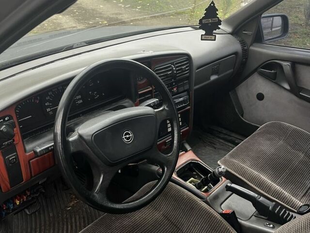 Синий Опель Омега, объемом двигателя 2 л и пробегом 18 тыс. км за 951 $, фото 3 на Automoto.ua
