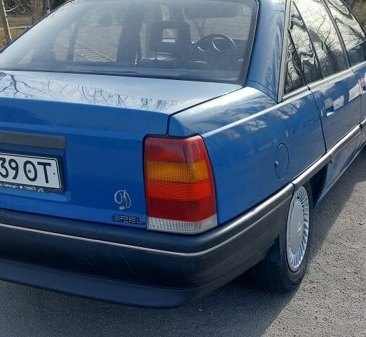 Синий Опель Омега, объемом двигателя 1.8 л и пробегом 208 тыс. км за 3500 $, фото 7 на Automoto.ua