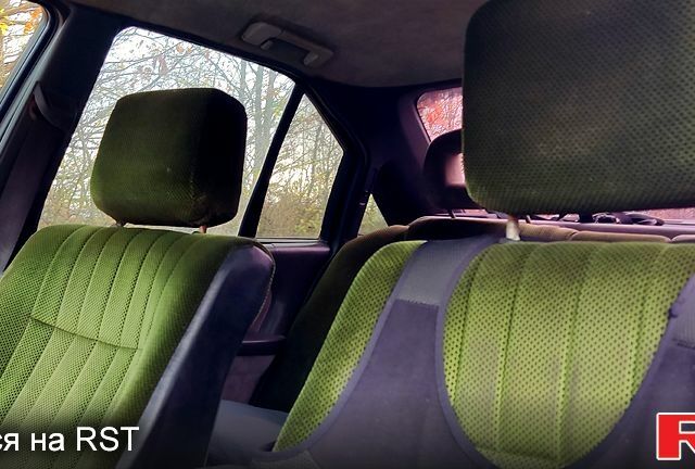 Синій Опель Омега, об'ємом двигуна 1.8 л та пробігом 300 тис. км за 1000 $, фото 2 на Automoto.ua