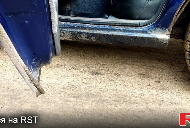 Синій Опель Омега, об'ємом двигуна 1.8 л та пробігом 300 тис. км за 1000 $, фото 4 на Automoto.ua