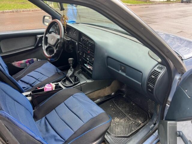 Синий Опель Омега, объемом двигателя 2 л и пробегом 400 тыс. км за 1009 $, фото 1 на Automoto.ua