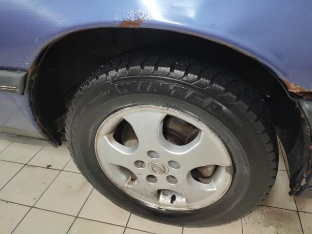 Синий Опель Омега, объемом двигателя 1.8 л и пробегом 250 тыс. км за 999 $, фото 6 на Automoto.ua