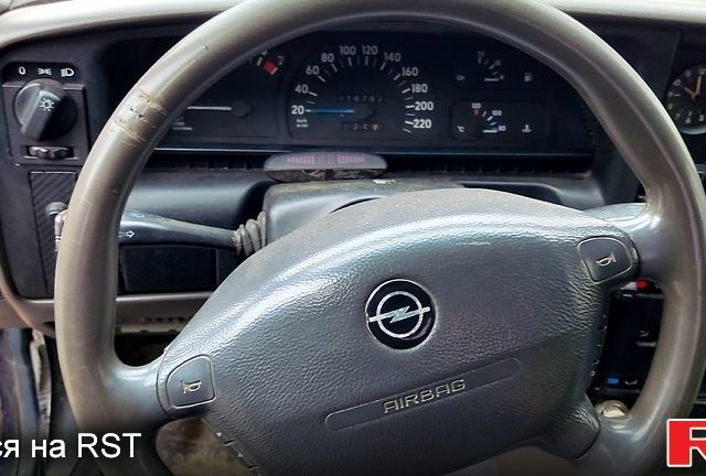 Синій Опель Омега, об'ємом двигуна 1.8 л та пробігом 300 тис. км за 1000 $, фото 3 на Automoto.ua