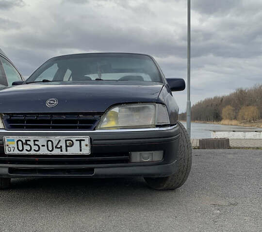 Опель Омега 1987 в Тлумаче на Automoto.ua Синий Опель Омега, объемом двигателя 2 л и пробегом 300 тыс. км за 800 $, фото 4 на Automoto.ua