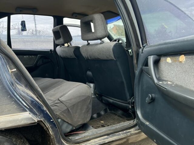 Синий Опель Омега, объемом двигателя 1.8 л и пробегом 500 тыс. км за 1037 $, фото 3 на Automoto.ua