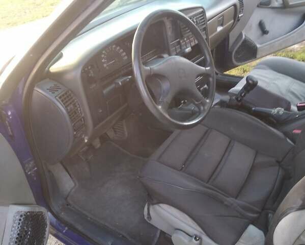 Синий Опель Омега, объемом двигателя 2 л и пробегом 270 тыс. км за 1500 $, фото 7 на Automoto.ua