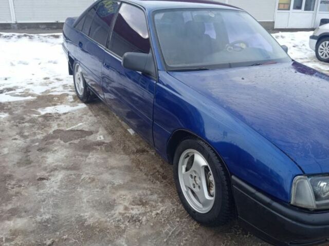 Синій Опель Омега, об'ємом двигуна 1.8 л та пробігом 318 тис. км за 1200 $, фото 3 на Automoto.ua