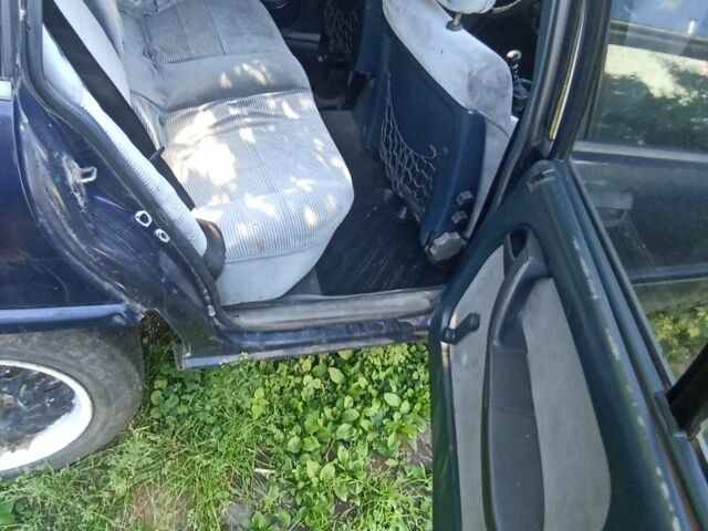 Синий Опель Омега, объемом двигателя 2 л и пробегом 300 тыс. км за 300 $, фото 6 на Automoto.ua