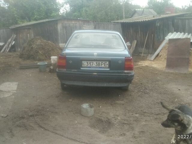 Синій Опель Омега, об'ємом двигуна 2 л та пробігом 290 тис. км за 700 $, фото 3 на Automoto.ua