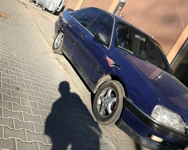 Синий Опель Омега, объемом двигателя 2 л и пробегом 175 тыс. км за 1104 $, фото 1 на Automoto.ua