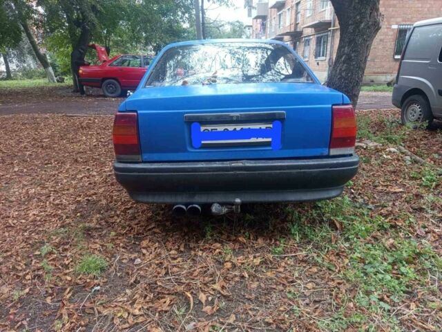 Синий Опель Омега, объемом двигателя 2 л и пробегом 300 тыс. км за 850 $, фото 8 на Automoto.ua