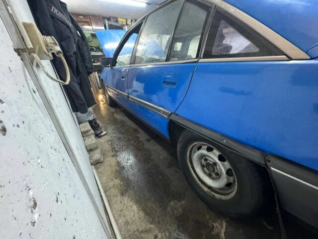 Синій Опель Омега, об'ємом двигуна 1.8 л та пробігом 118 тис. км за 466 $, фото 2 на Automoto.ua