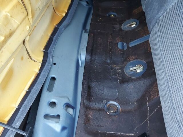 Синій Опель Омега, об'ємом двигуна 2 л та пробігом 148 тис. км за 1800 $, фото 4 на Automoto.ua