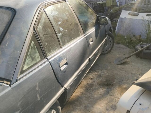 Опель Омега 1988 в Черновцах на Automoto.ua Синий Опель Омега, объемом двигателя 2 л и пробегом 120 тыс. км за 670 $, фото 2 на Automoto.ua