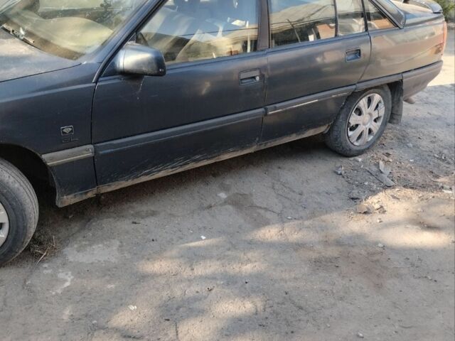 Опель Омега 1988 в Черновцах на Automoto.ua Синий Опель Омега, объемом двигателя 2 л и пробегом 120 тыс. км за 670 $, фото 1 на Automoto.ua