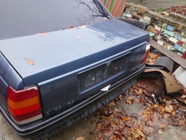 Синий Опель Омега, объемом двигателя 2 л и пробегом 400 тыс. км за 403 $, фото 4 на Automoto.ua