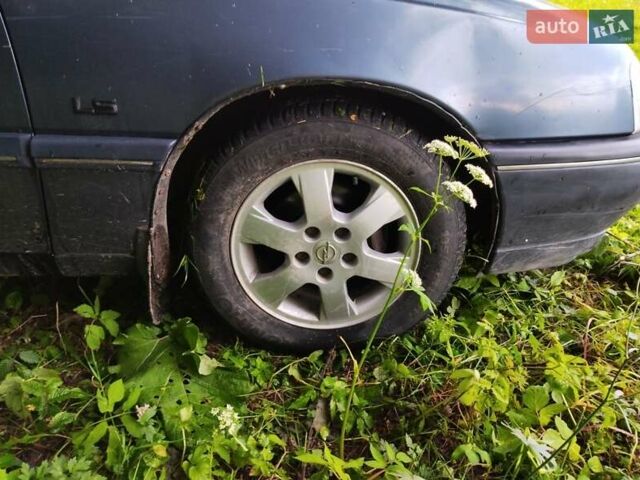 Синий Опель Омега, объемом двигателя 2 л и пробегом 456 тыс. км за 900 $, фото 2 на Automoto.ua