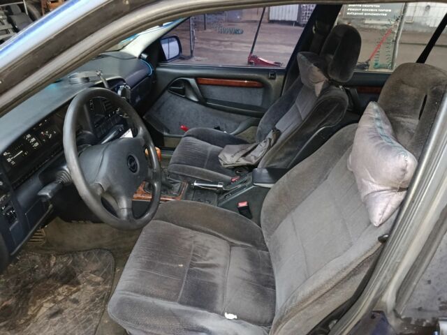 Синій Опель Омега, об'ємом двигуна 2 л та пробігом 521 тис. км за 1800 $, фото 4 на Automoto.ua