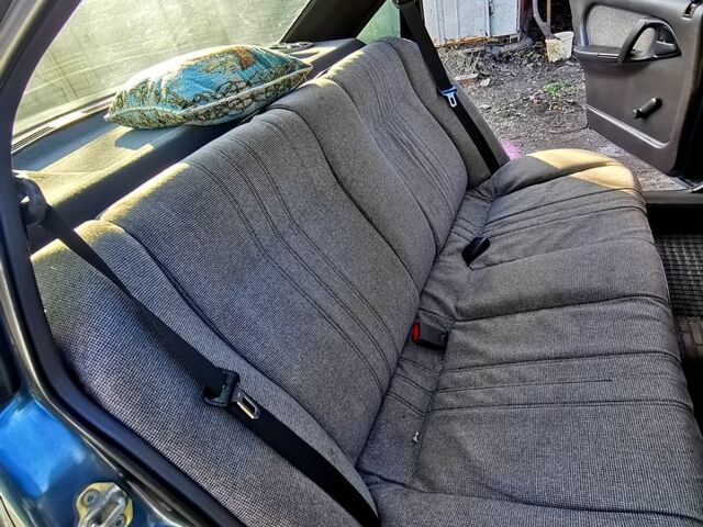 Синий Опель Омега, объемом двигателя 20 л и пробегом 265 тыс. км за 1100 $, фото 10 на Automoto.ua