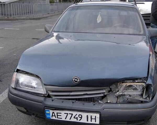 Синий Опель Омега, объемом двигателя 2 л и пробегом 360 тыс. км за 1000 $, фото 1 на Automoto.ua
