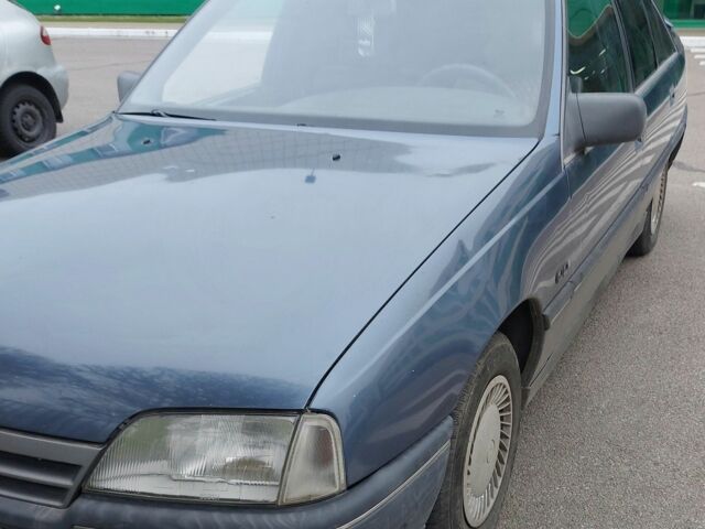 Синій Опель Омега, об'ємом двигуна 2 л та пробігом 148 тис. км за 1800 $, фото 6 на Automoto.ua