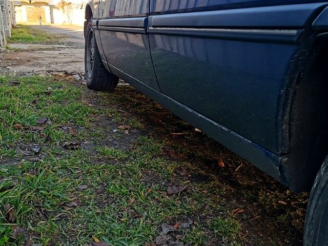 Синий Опель Омега, объемом двигателя 20 л и пробегом 265 тыс. км за 1100 $, фото 4 на Automoto.ua