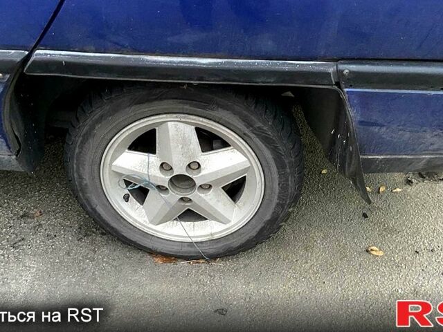 Синий Опель Омега, объемом двигателя 1.8 л и пробегом 242 тыс. км за 300 $, фото 2 на Automoto.ua