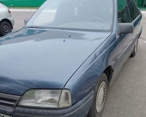 Синий Опель Омега, объемом двигателя 2 л и пробегом 148 тыс. км за 1800 $, фото 1 на Automoto.ua