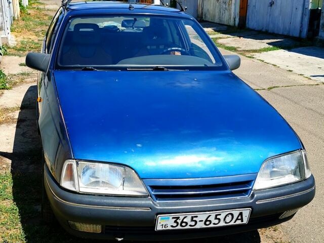 Синий Опель Омега, объемом двигателя 20 л и пробегом 265 тыс. км за 1100 $, фото 1 на Automoto.ua