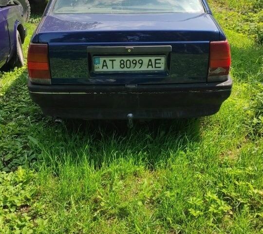 Синий Опель Омега, объемом двигателя 0 л и пробегом 230 тыс. км за 777 $, фото 3 на Automoto.ua