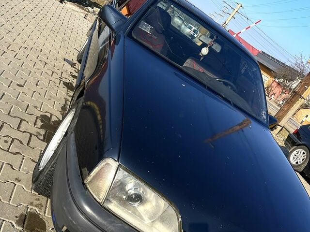 Синий Опель Омега, объемом двигателя 2.4 л и пробегом 271 тыс. км за 1200 $, фото 1 на Automoto.ua