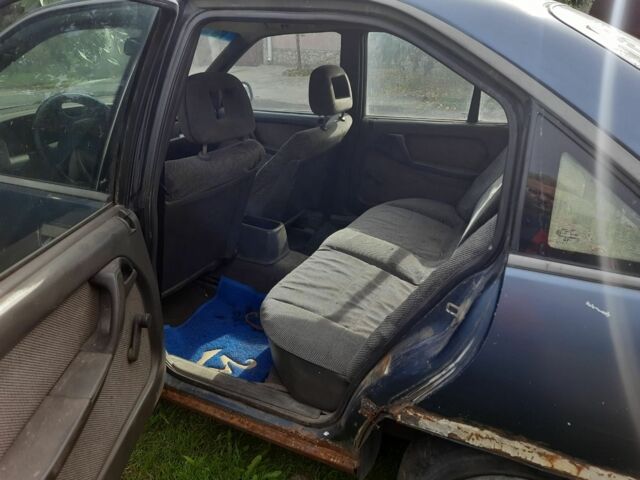 Синий Опель Омега, объемом двигателя 0 л и пробегом 225 тыс. км за 700 $, фото 5 на Automoto.ua