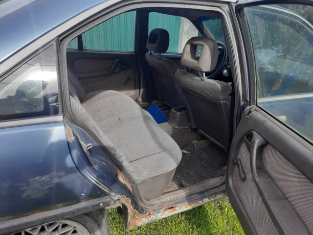 Синий Опель Омега, объемом двигателя 0 л и пробегом 225 тыс. км за 700 $, фото 10 на Automoto.ua