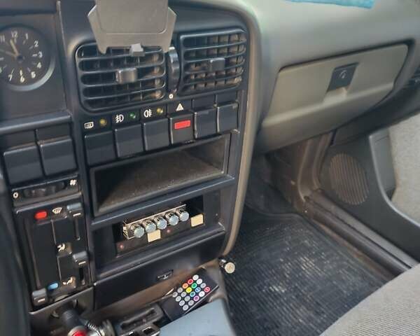 Синий Опель Омега, объемом двигателя 2 л и пробегом 216 тыс. км за 1400 $, фото 2 на Automoto.ua