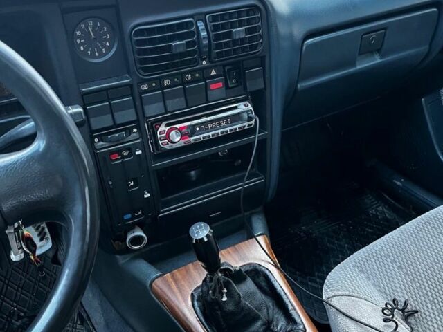 Синій Опель Омега, об'ємом двигуна 2 л та пробігом 400 тис. км за 800 $, фото 4 на Automoto.ua