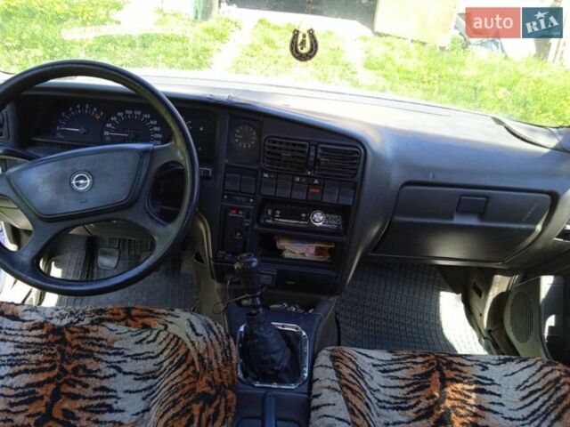 Синій Опель Омега, об'ємом двигуна 2 л та пробігом 372 тис. км за 802 $, фото 4 на Automoto.ua
