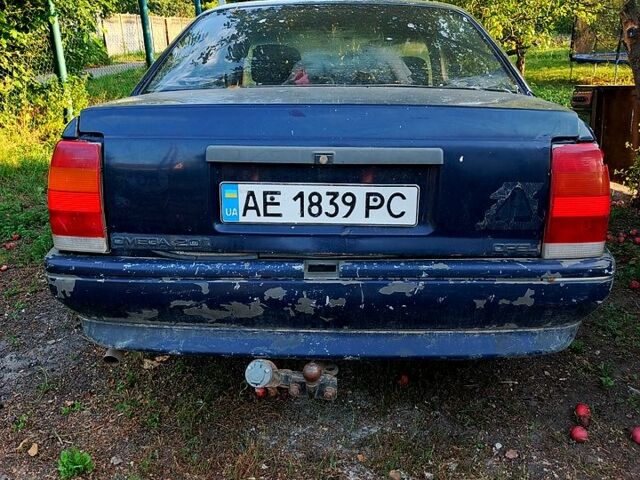 Синий Опель Омега, объемом двигателя 2 л и пробегом 200 тыс. км за 1450 $, фото 3 на Automoto.ua