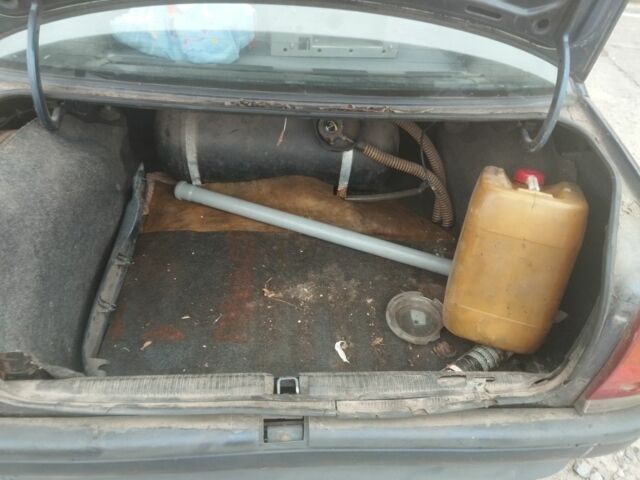 Синий Опель Омега, объемом двигателя 2 л и пробегом 580 тыс. км за 835 $, фото 5 на Automoto.ua