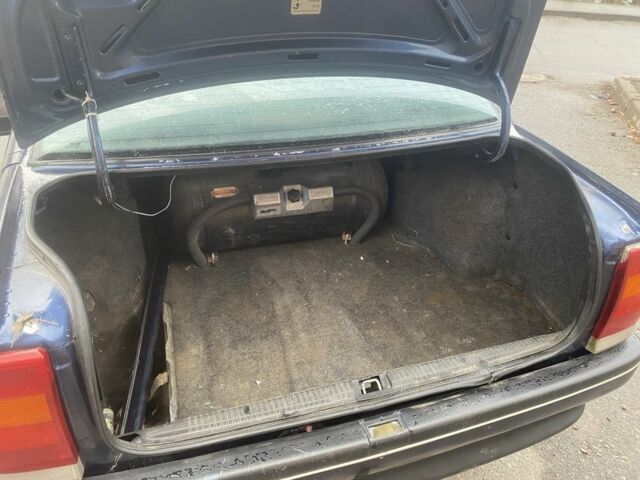 Синий Опель Омега, объемом двигателя 2 л и пробегом 200 тыс. км за 850 $, фото 6 на Automoto.ua