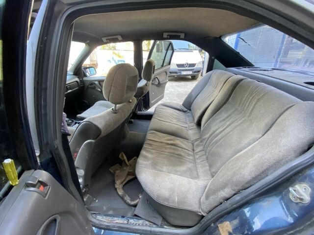 Синий Опель Омега, объемом двигателя 2 л и пробегом 200 тыс. км за 550 $, фото 14 на Automoto.ua